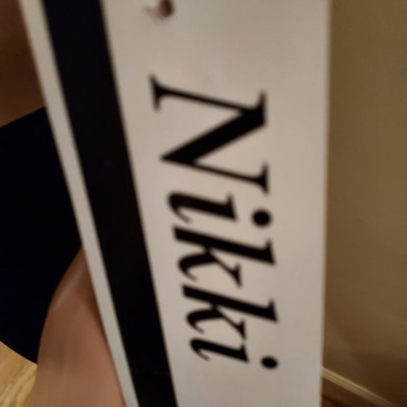 NIKKI Buff Embroidered Multi Floral below Neckline Top Size S NWT - Picture 3 of 5